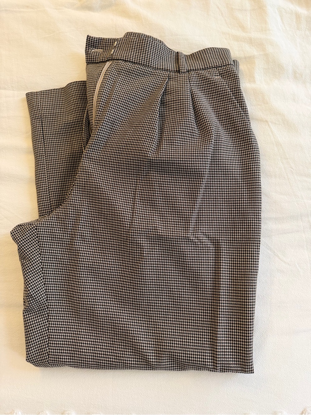 Abercrombie & Fitch Black and White Houndstooth Pleated Trousers